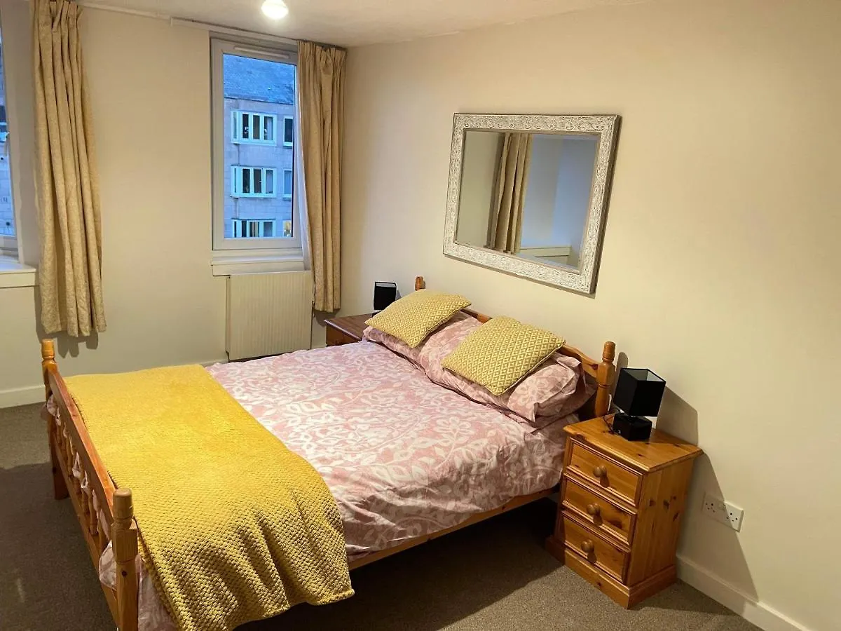 Spacious 2 Bedroom Apt - City Centre Edinburgh 0*,  United Kingdom
