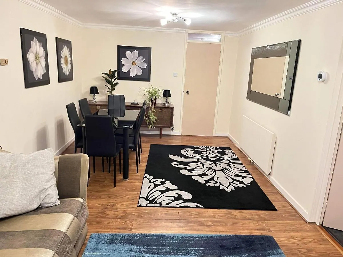 Spacious 2 Bedroom Apt - City Centre Edinburgh Apartment