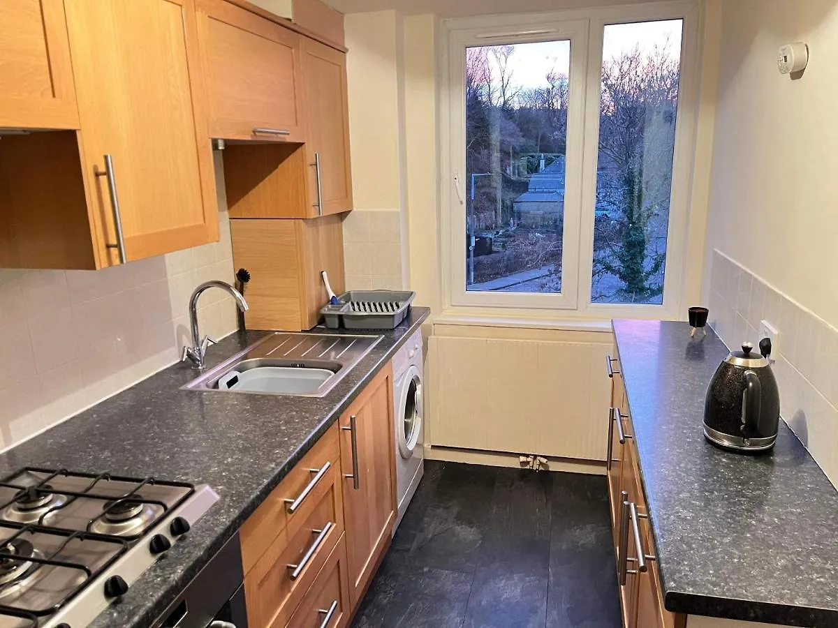 Spacious 2 Bedroom Apt - City Centre Edinburgh 0*,