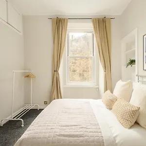 The Raeburn - Stockbridge Edinburgh